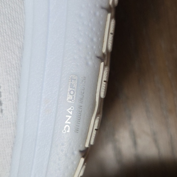 Brooks Ghost Max 2 In White, Size 7.5W/6M - Picture 10 of 14